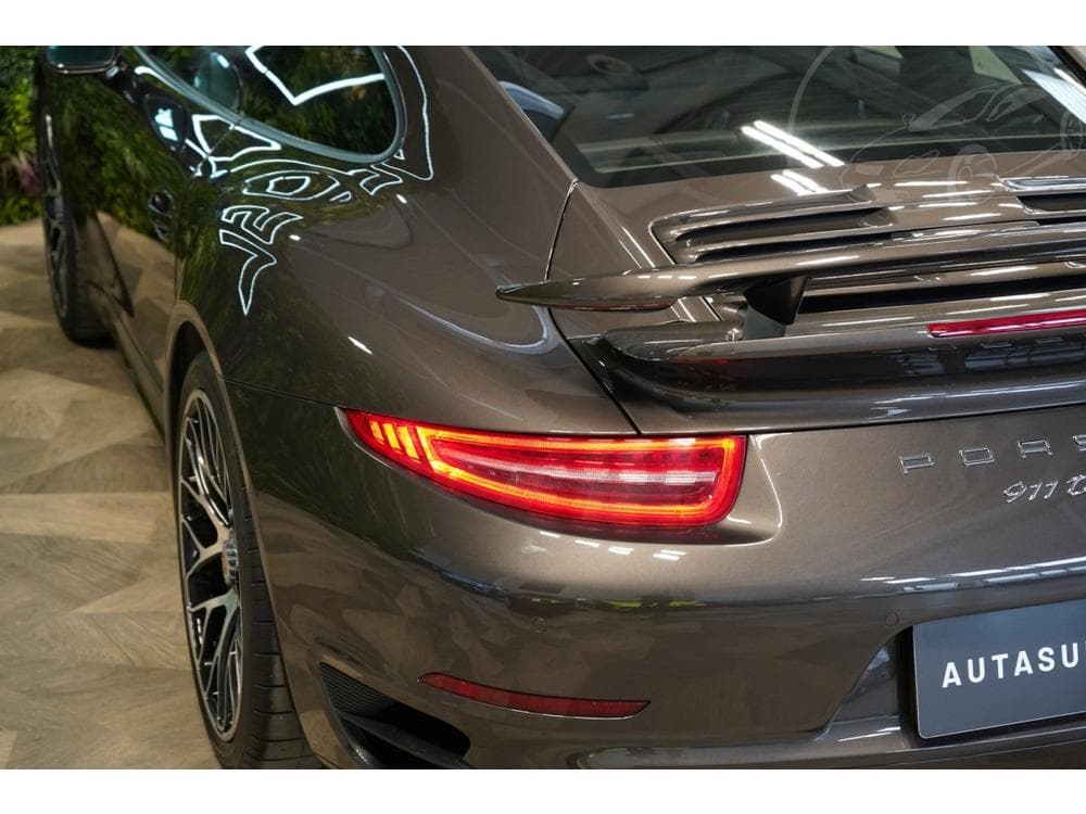 2015 Porsche 911 - 22