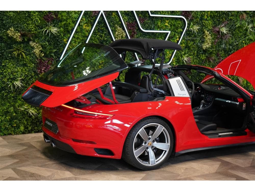2016 Porsche 911 - 15
