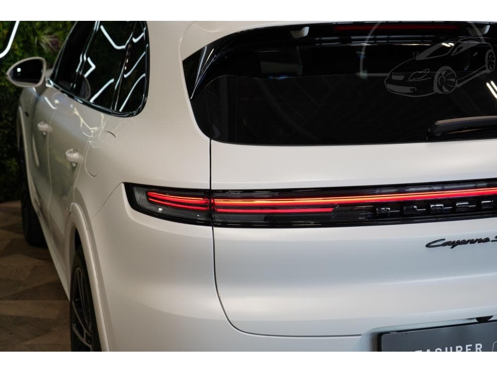 2025 Porsche CAYENNE - 15