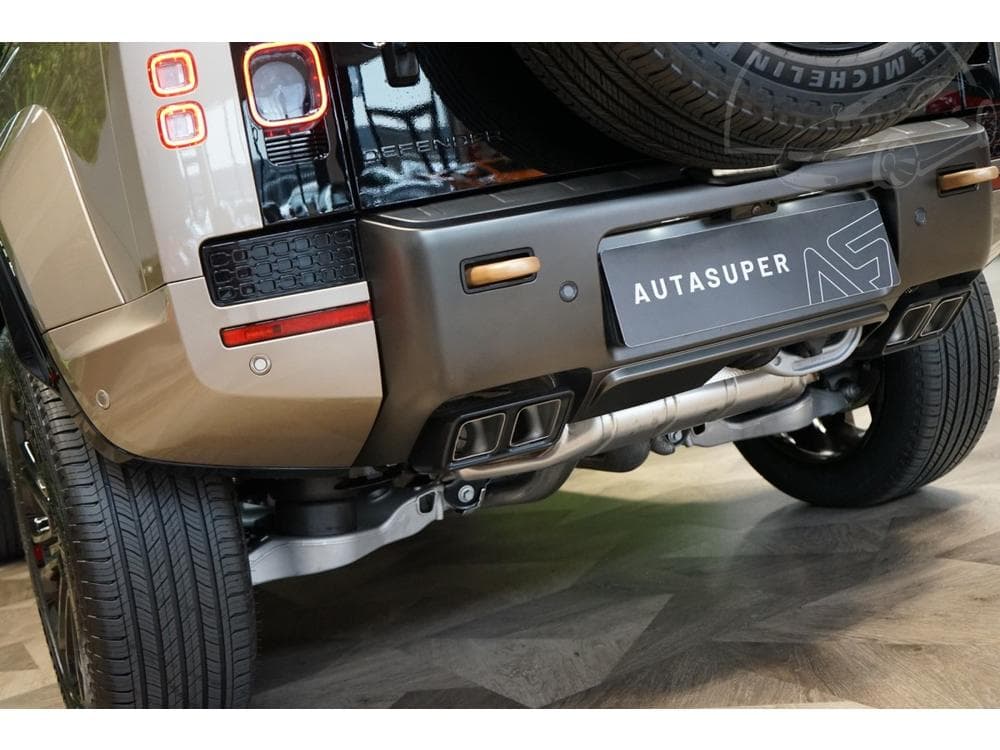 2025 Land Rover DEFENDER - 45