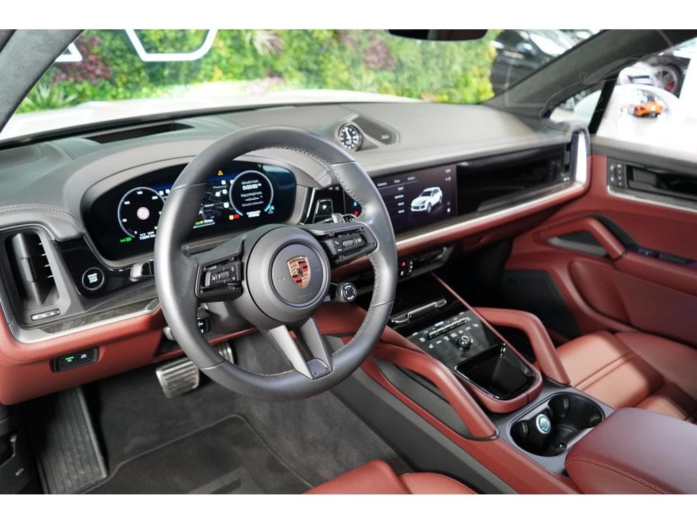 2025 Porsche CAYENNE - 23