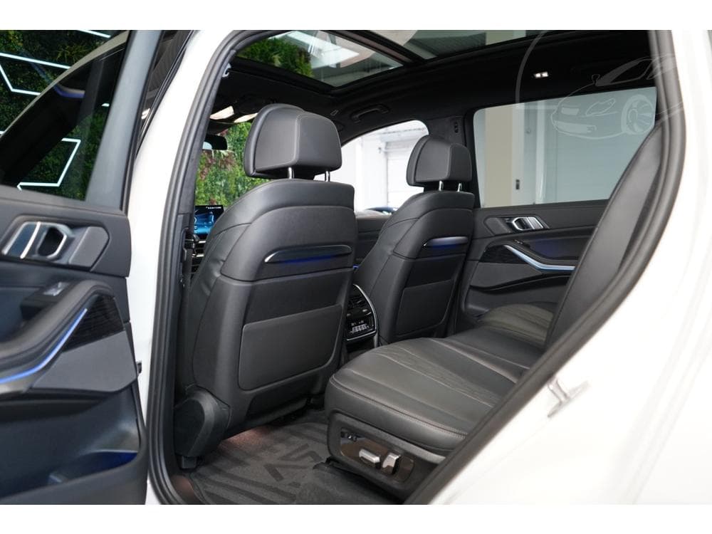 2024 BMW X7 - 27