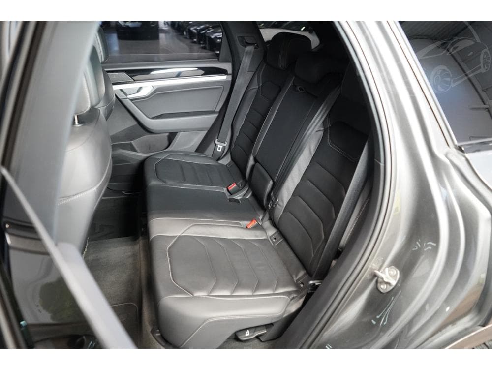 2020 Volkswagen TOUAREG - 29