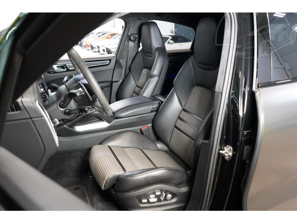 2020 Porsche CAYENNE - 29