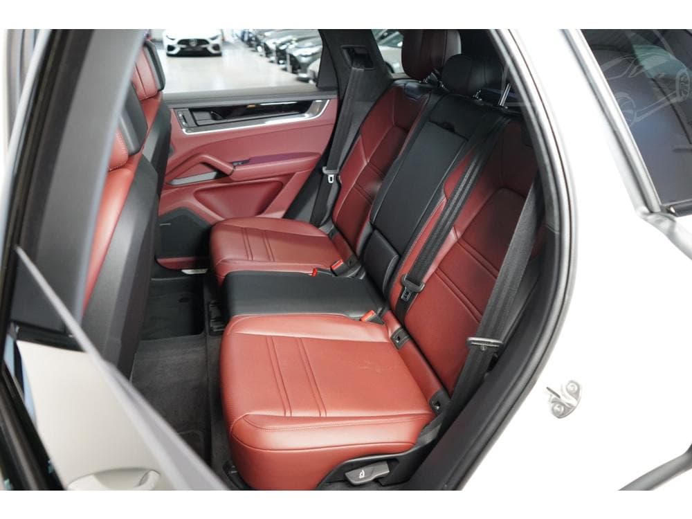 2025 Porsche CAYENNE - 29