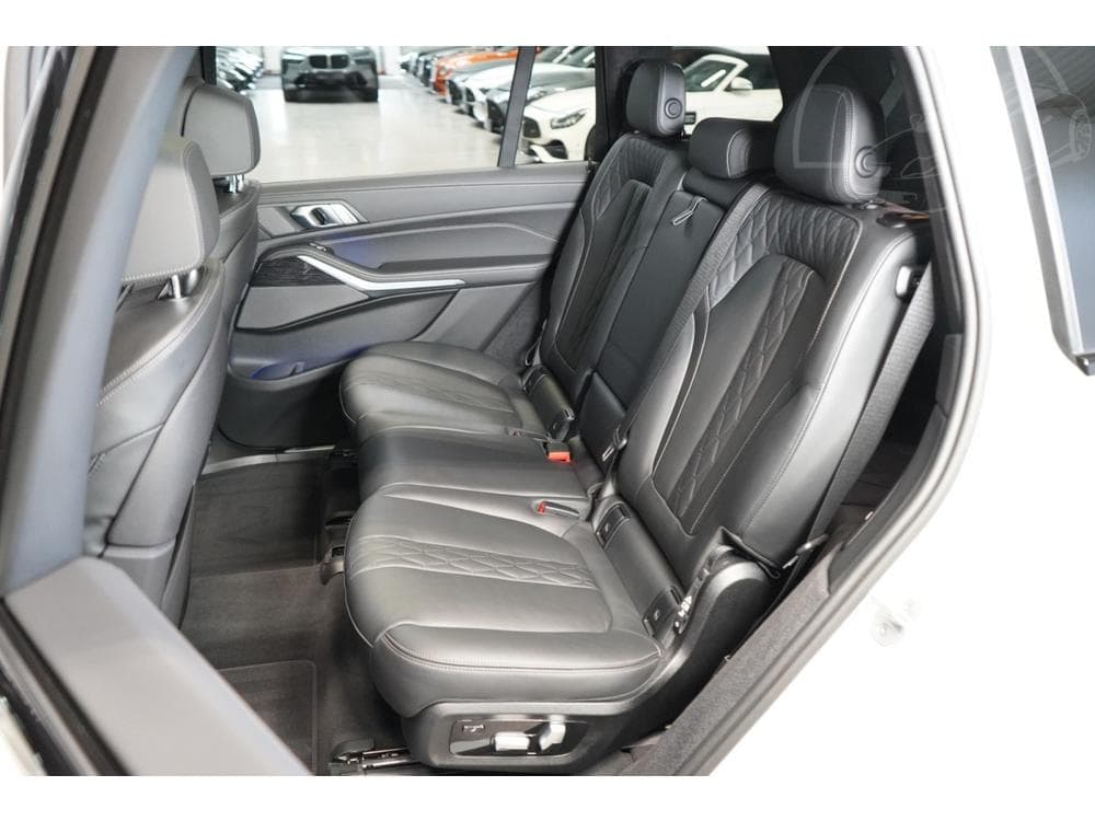 2024 BMW X7 - 29