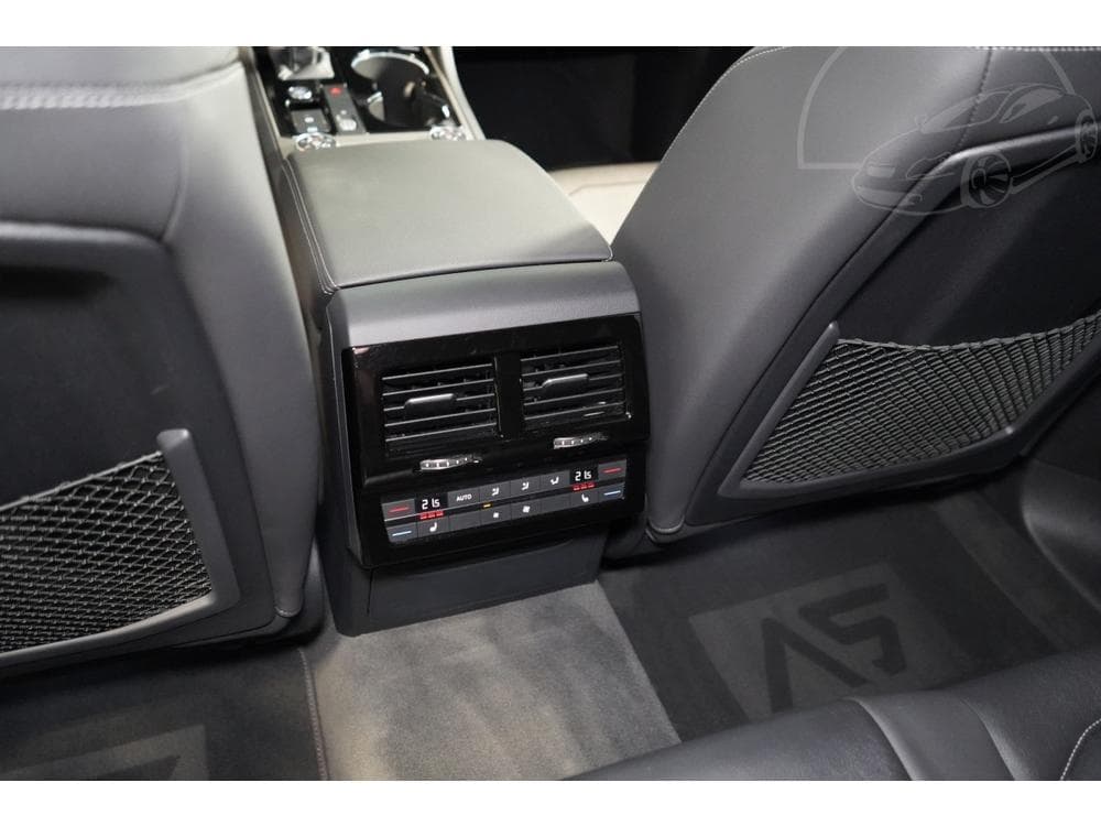 2020 Volkswagen TOUAREG - 31