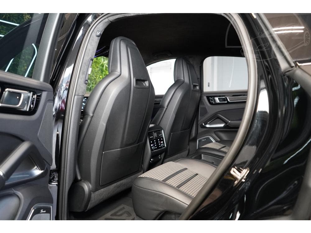 2020 Porsche CAYENNE - 31