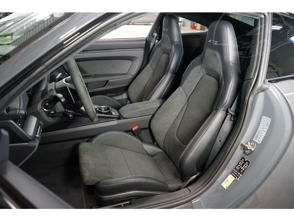 2025 Porsche 911 - 65