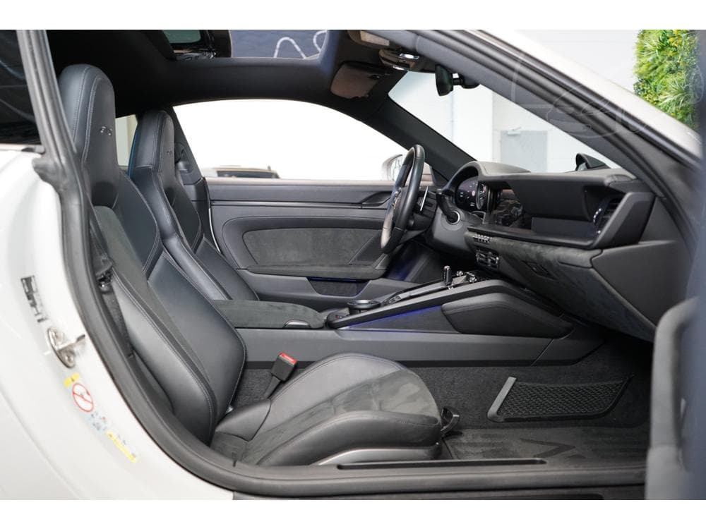 2024 Porsche 911 - 33