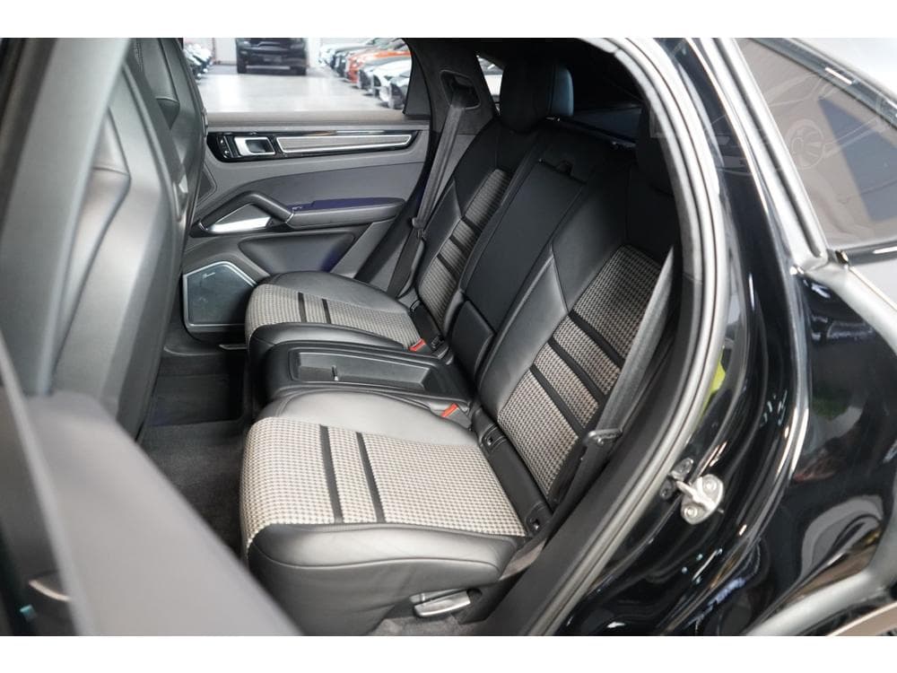 2020 Porsche CAYENNE - 33