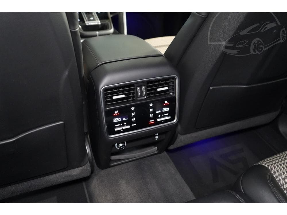 2020 Porsche CAYENNE - 35