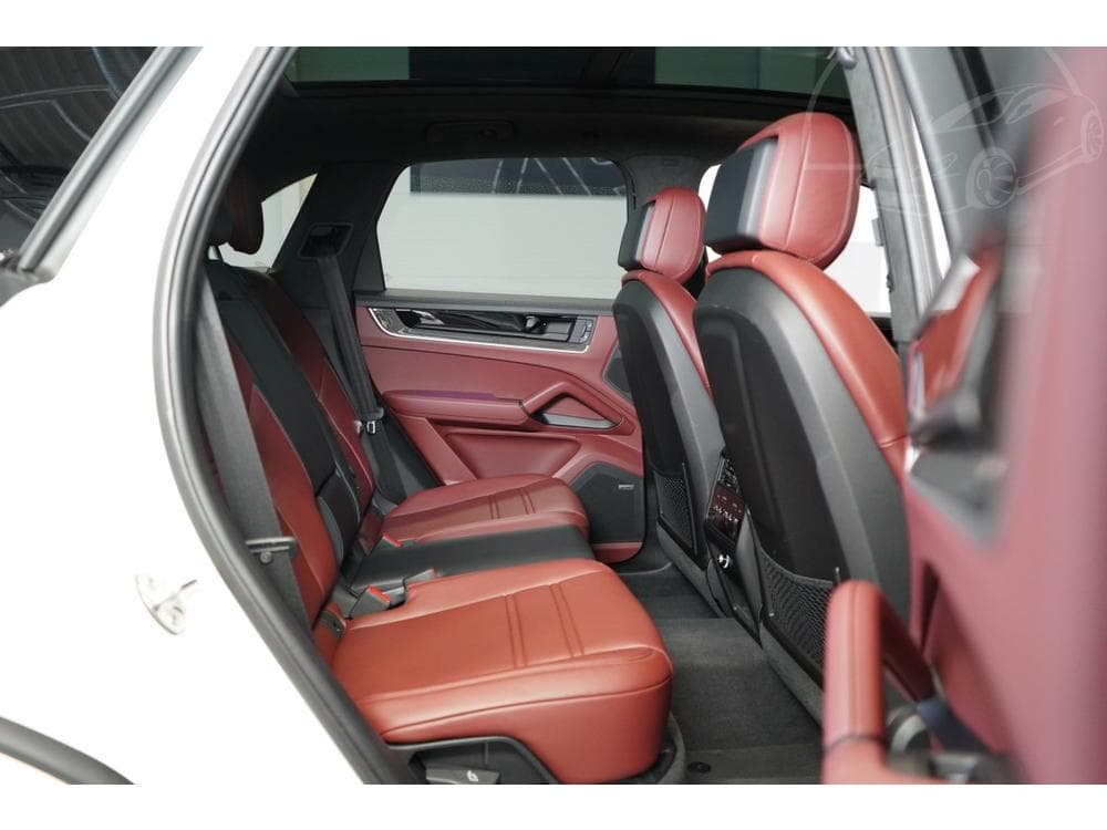 2025 Porsche CAYENNE - 37