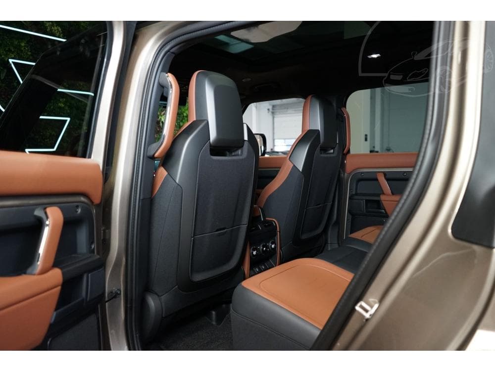 2025 Land Rover DEFENDER - 77