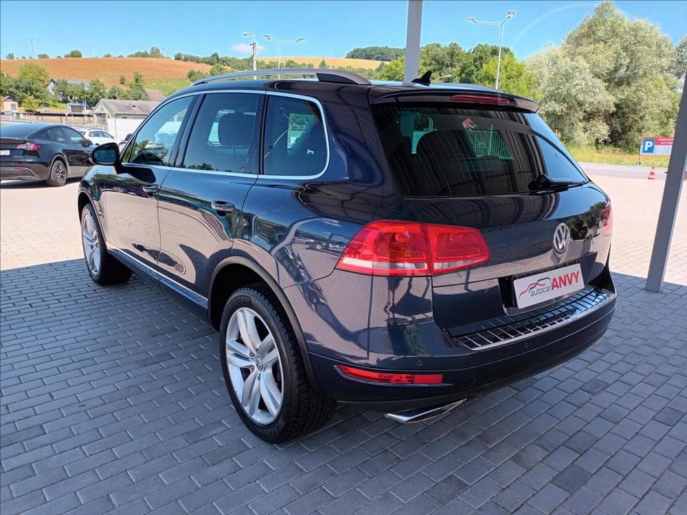 2011 Volkswagen Touareg - 13