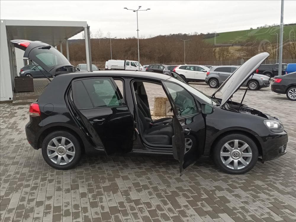 2011 Volkswagen GOLF - 9