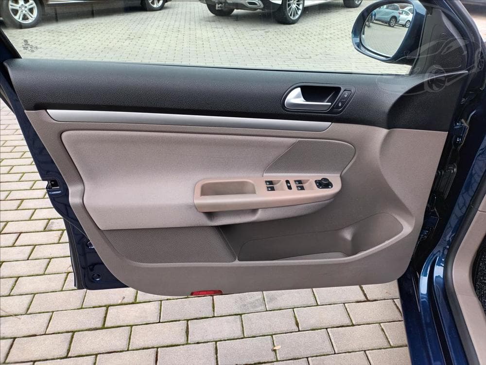 2011 Volkswagen GOLF - 13
