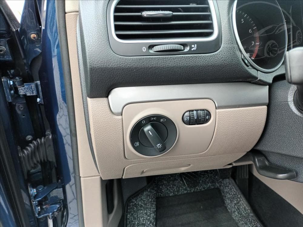 2011 Volkswagen GOLF - 14