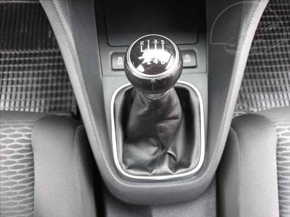 2011 Volkswagen GOLF - 15