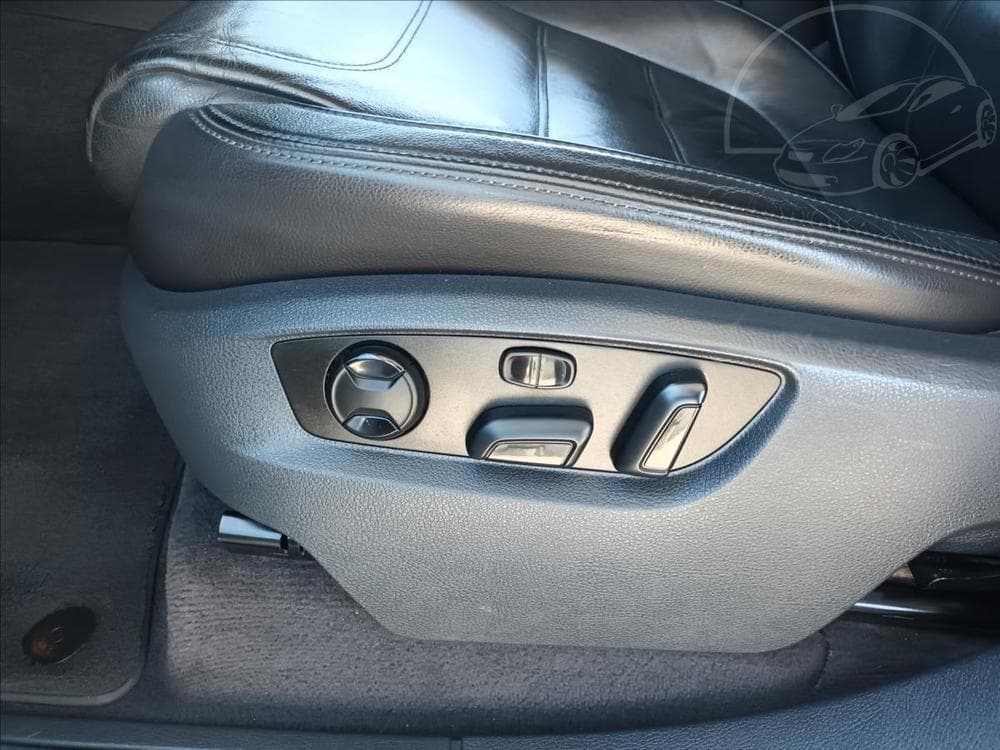 2011 Volkswagen Touareg - 31