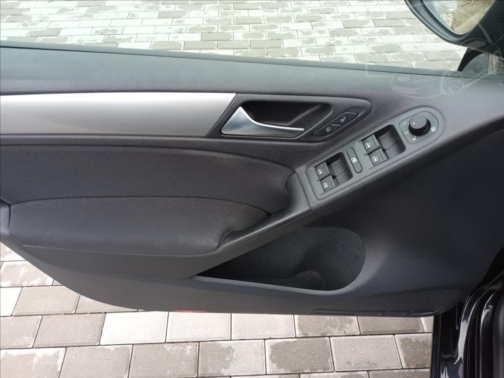 2011 Volkswagen GOLF - 16