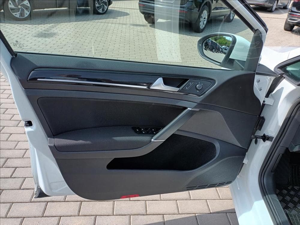 2017 Volkswagen GOLF - 17