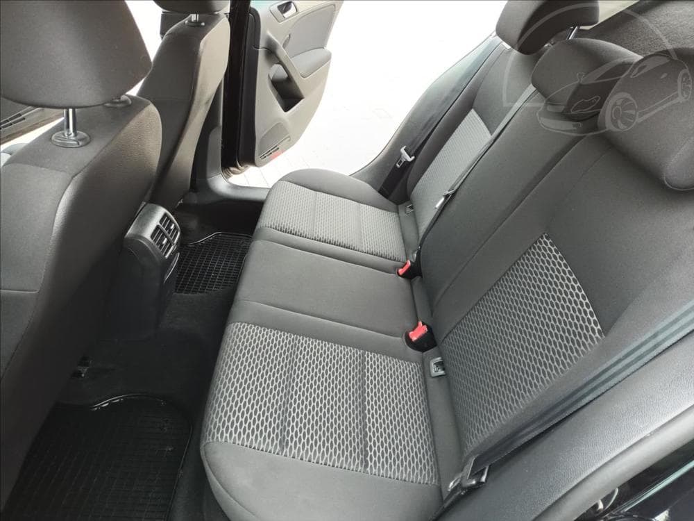 2011 Volkswagen GOLF - 17