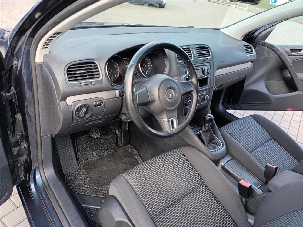 2010 Volkswagen GOLF - 19