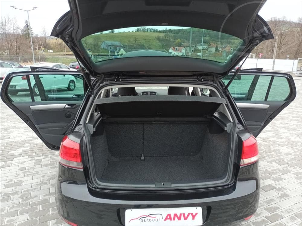 2011 Volkswagen GOLF - 19