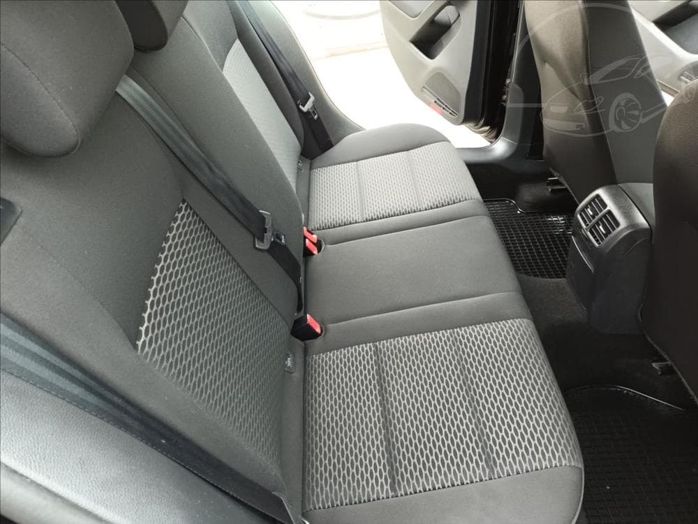 2011 Volkswagen GOLF - 20