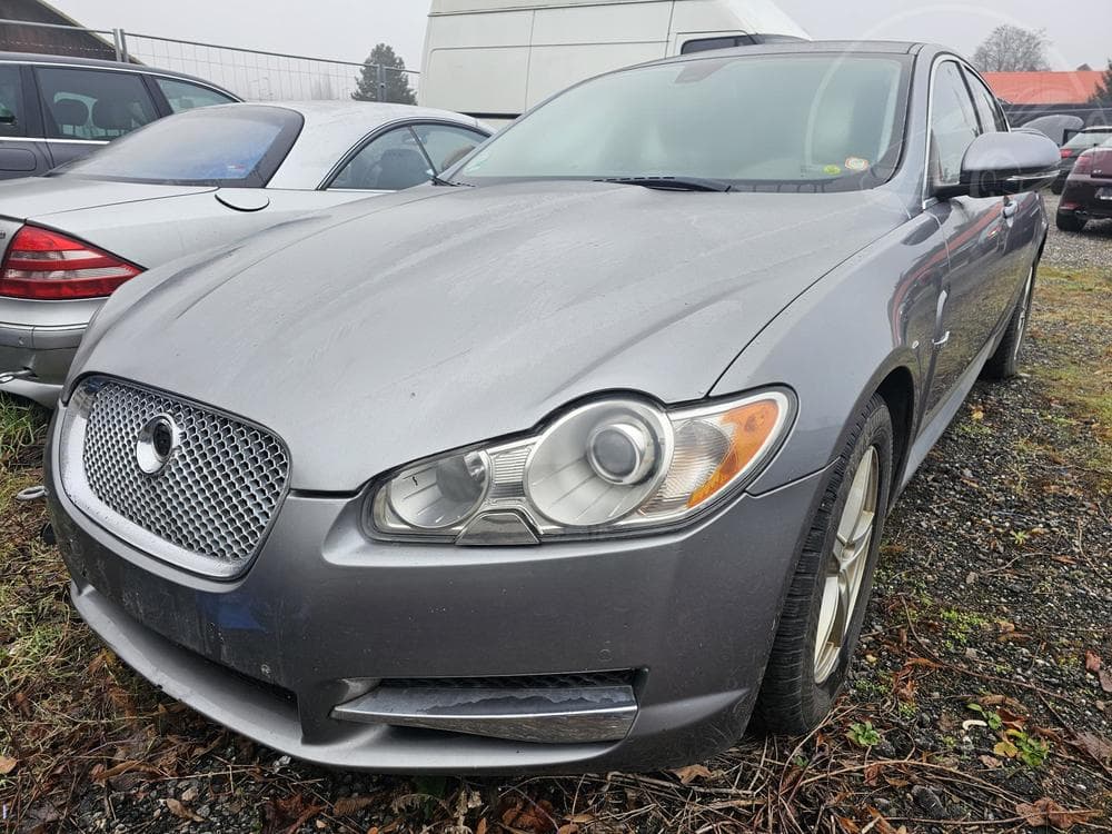 Jaguar XF 3.0D 177kW NA DÍLY NEBO OPRAVU