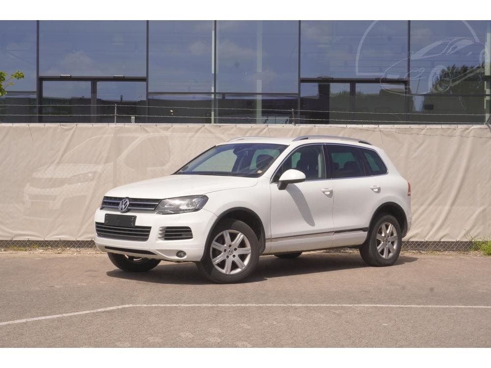 2013 Volkswagen Touareg - 2