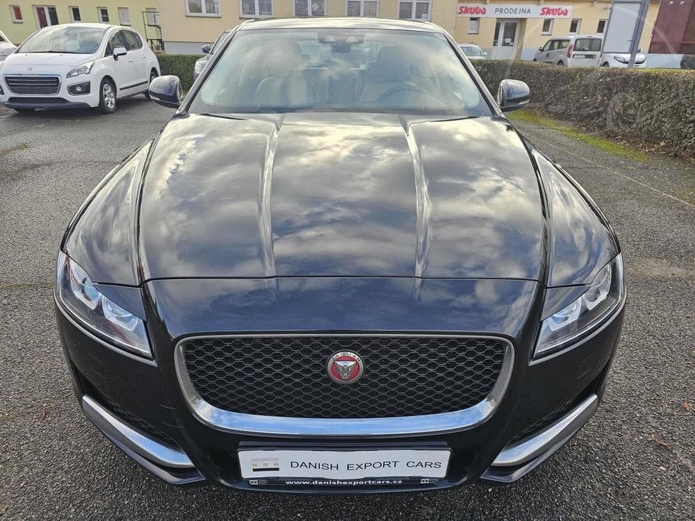 2019 Jaguar Xf - 3