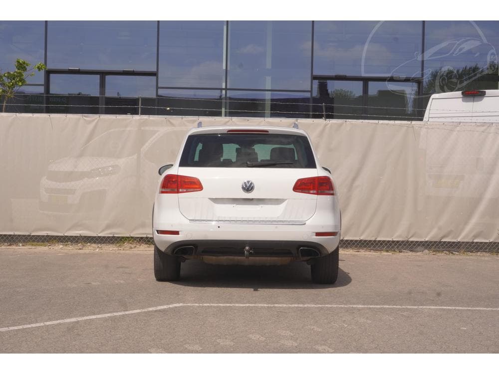 2013 Volkswagen Touareg - 3