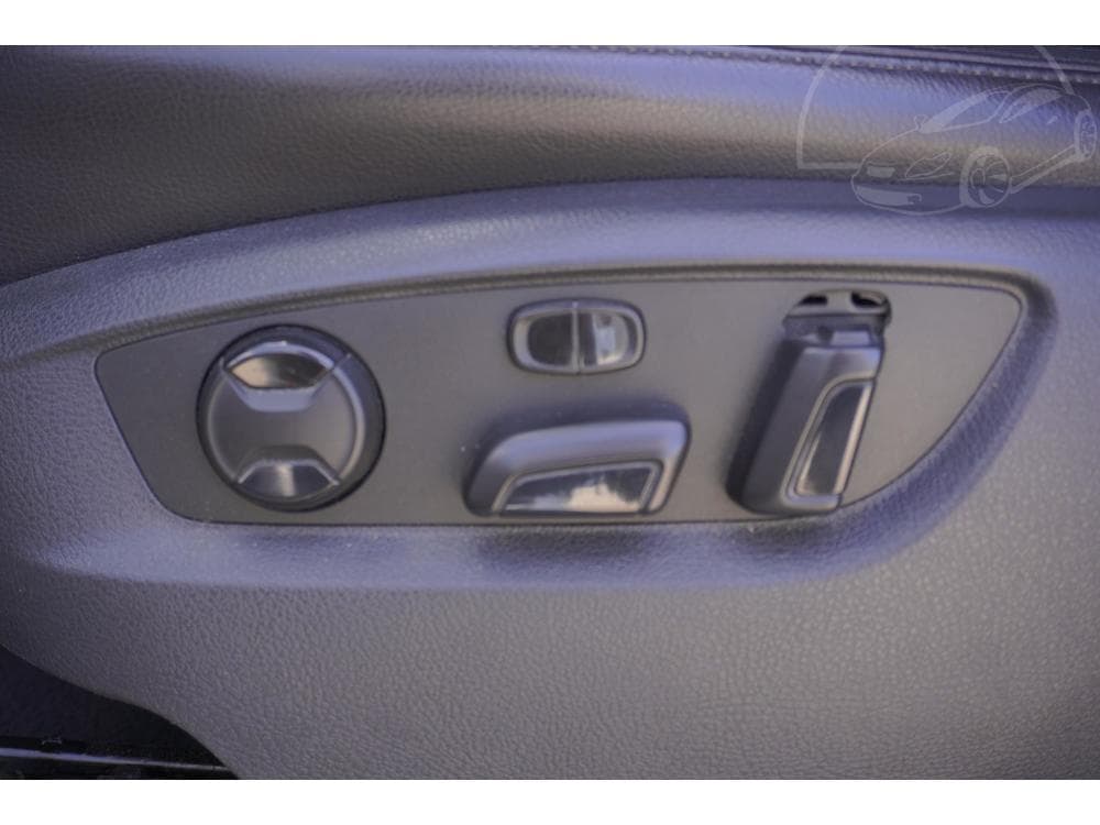 2013 Volkswagen Touareg - 9