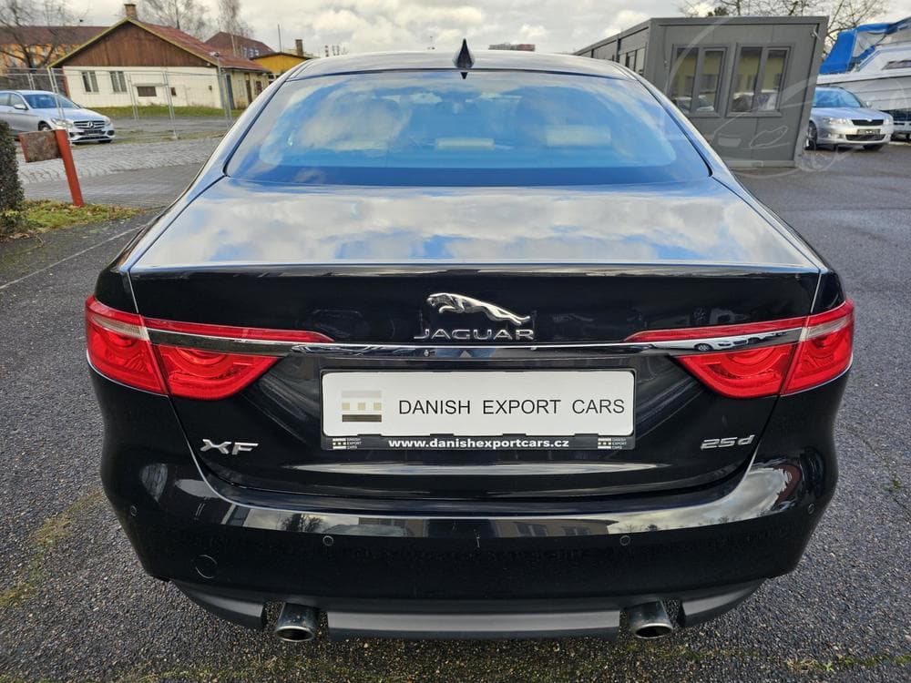 2019 Jaguar Xf - 10