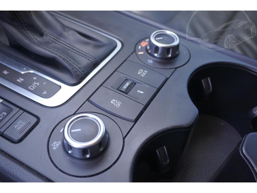 2013 Volkswagen Touareg - 13