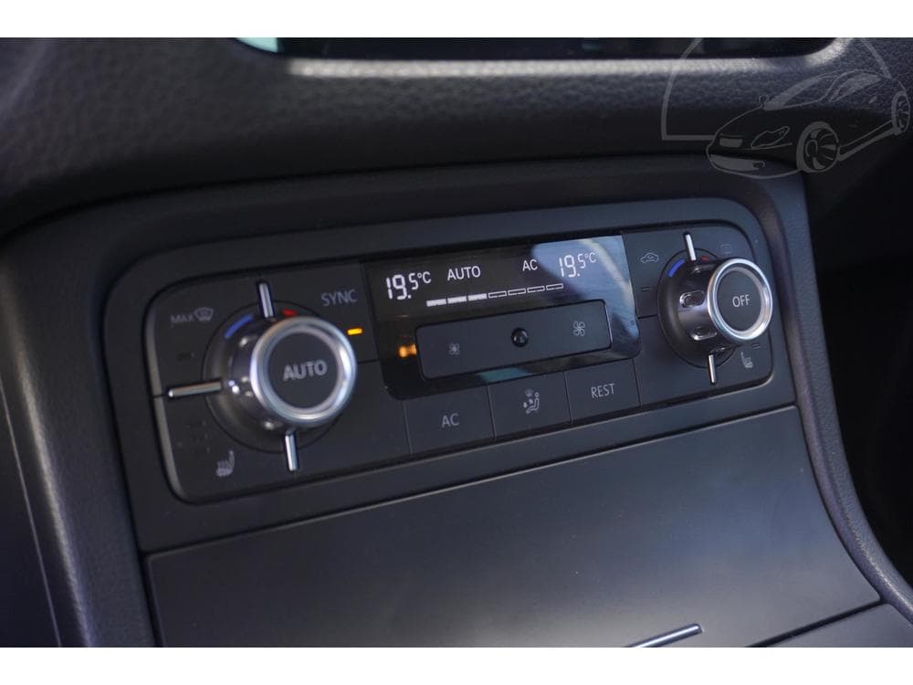 2013 Volkswagen Touareg - 14