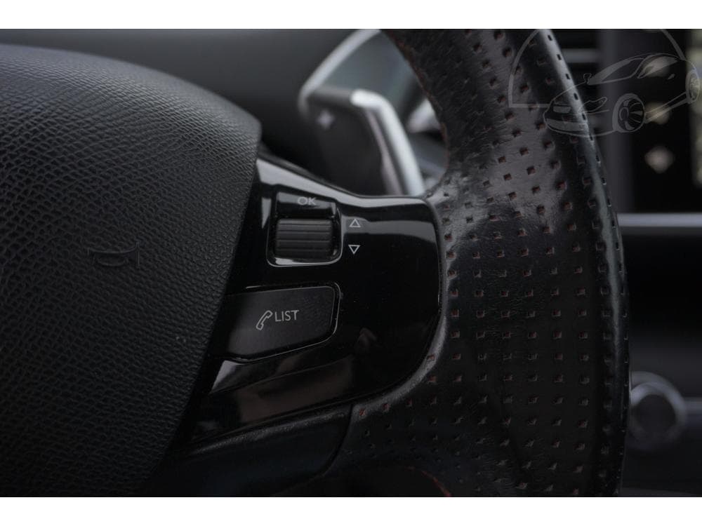 2016 Peugeot 308 - 16