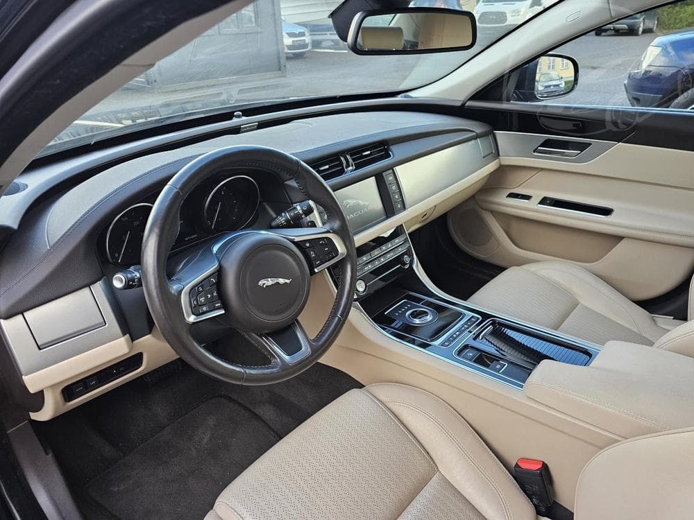 2019 Jaguar Xf - 18