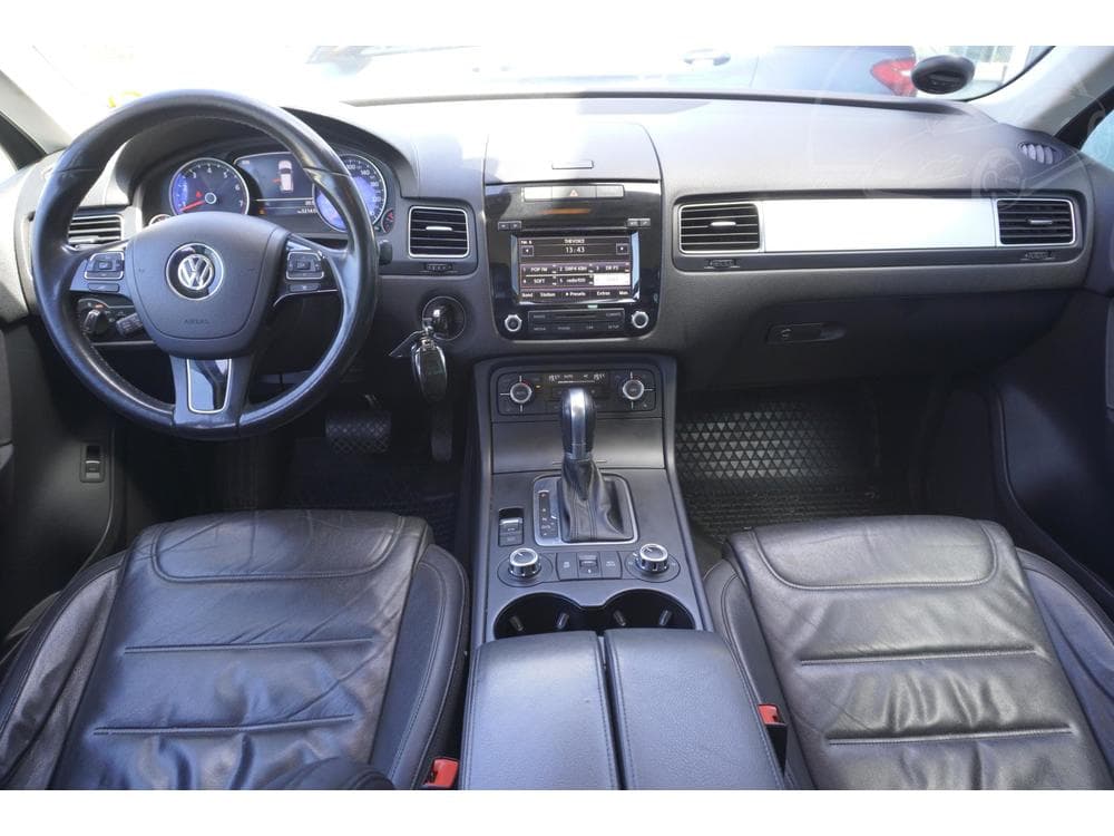 2013 Volkswagen Touareg - 20