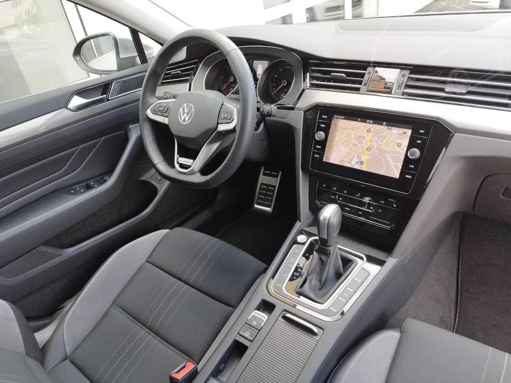 2022 Volkswagen Passat - 9