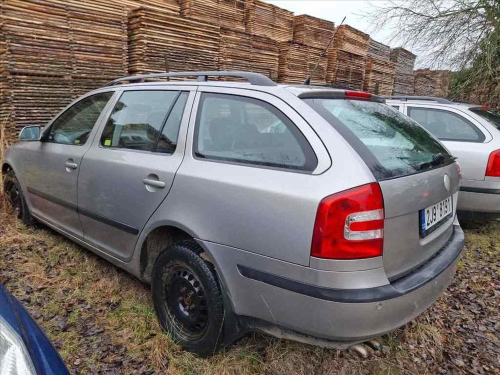 2017 Volkswagen PASSAT - 4