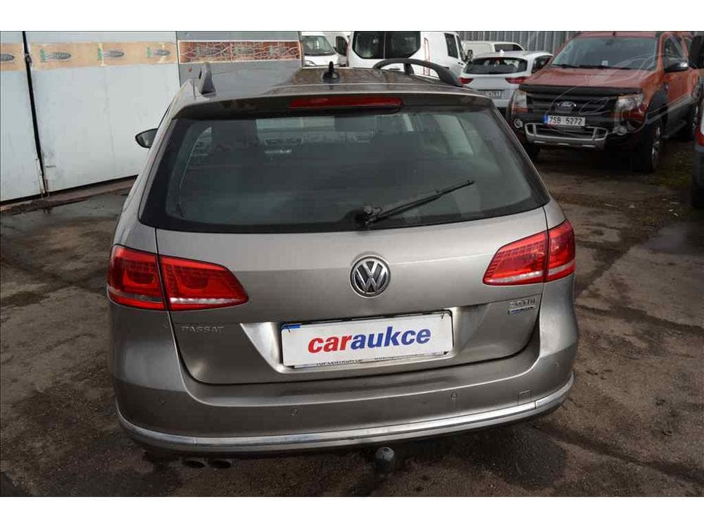 2012 Volkswagen PASSAT - 5