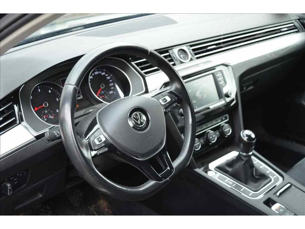 2017 Volkswagen PASSAT - 22