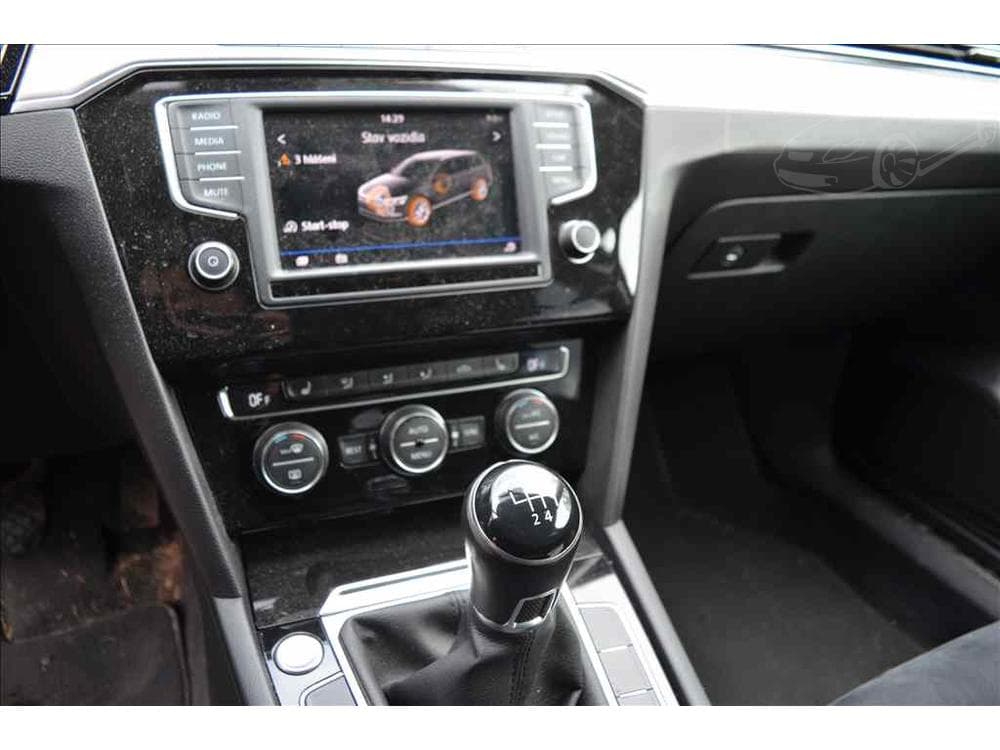 2017 Volkswagen PASSAT - 25