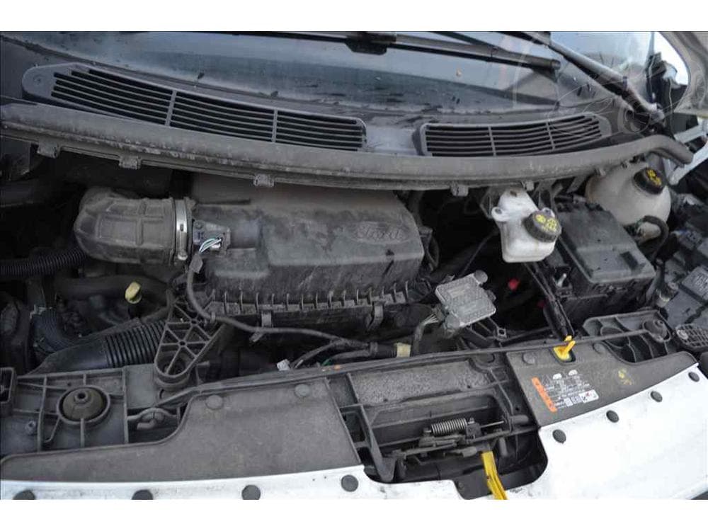 2010 Peugeot 5008 - 10
