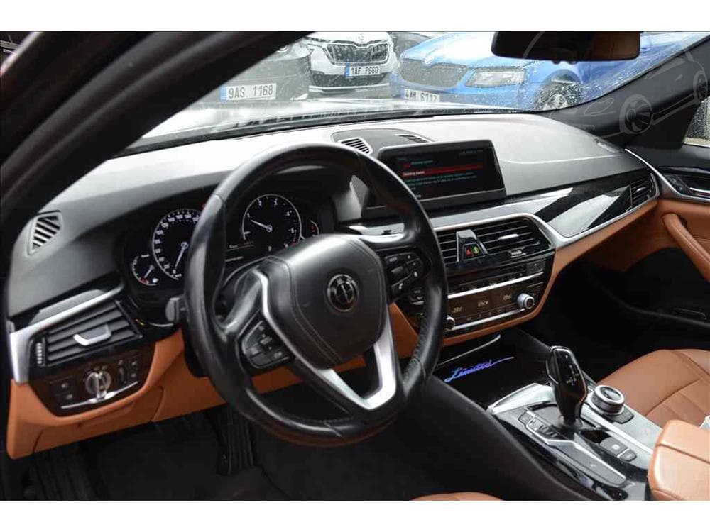 2017 BMW 5-SERIES - 11