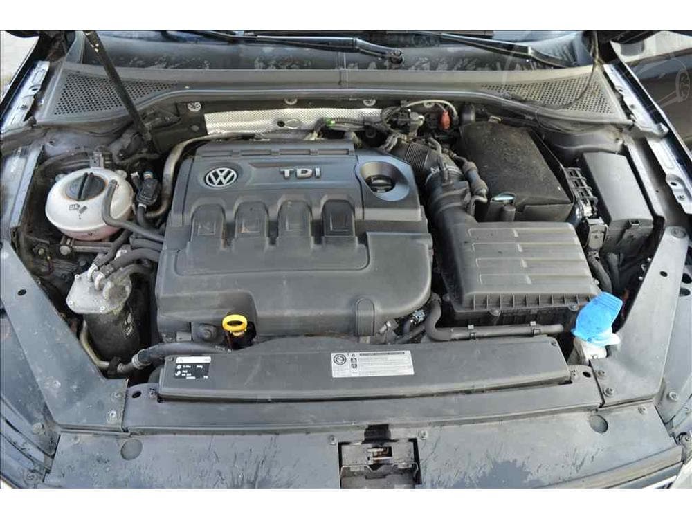 2015 Volkswagen PASSAT - 12