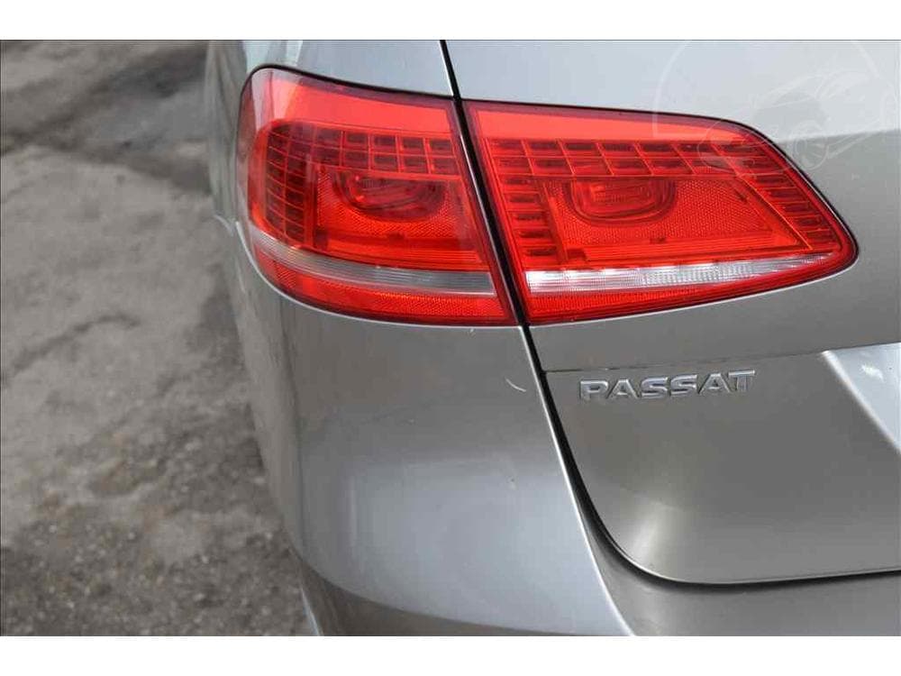 2012 Volkswagen PASSAT - 12